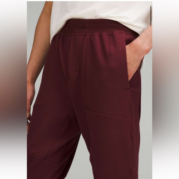 Lululemon At Ease Jogger Merlot Size S - Picture 4 of 11